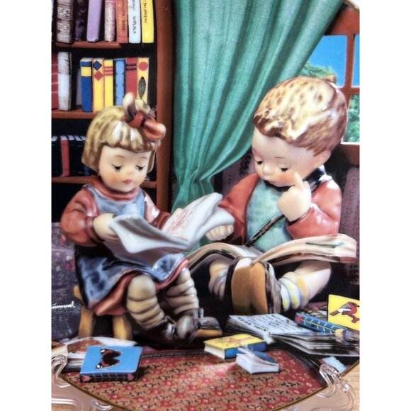 M.I. HUMMEL "BUDDING SCHOLARS" LITTLE COMPANIONS COLLECTOR PLATE MA2341 LIMITED - Picture 2 of 3